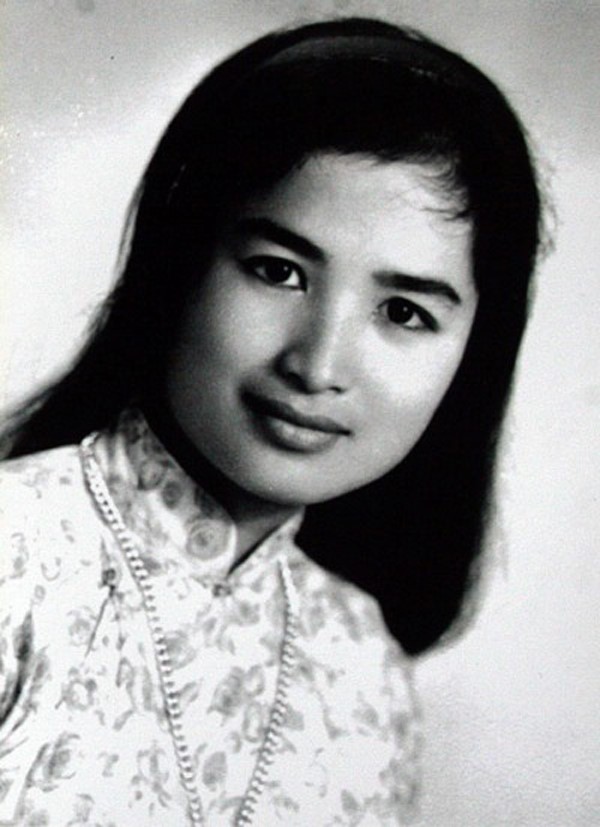 Nữ NSND sở hữu đôi mắt đẹp nhất Việt Nam, được nhà thơ nổi tiếng gọi là 'người đàn bà đẹp xuyên thế kỷ', U90 sống một mình - ảnh 2