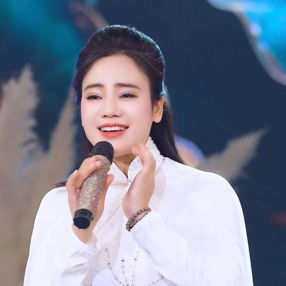 Nữ Trung tá quân đội quê Thái Bình mới 40 tuổi đã lên NSND, được mệnh danh là Hoa khôi làng chèo, đồng nghiệp xuất sắc của Đại tá Tự Long - ảnh 2