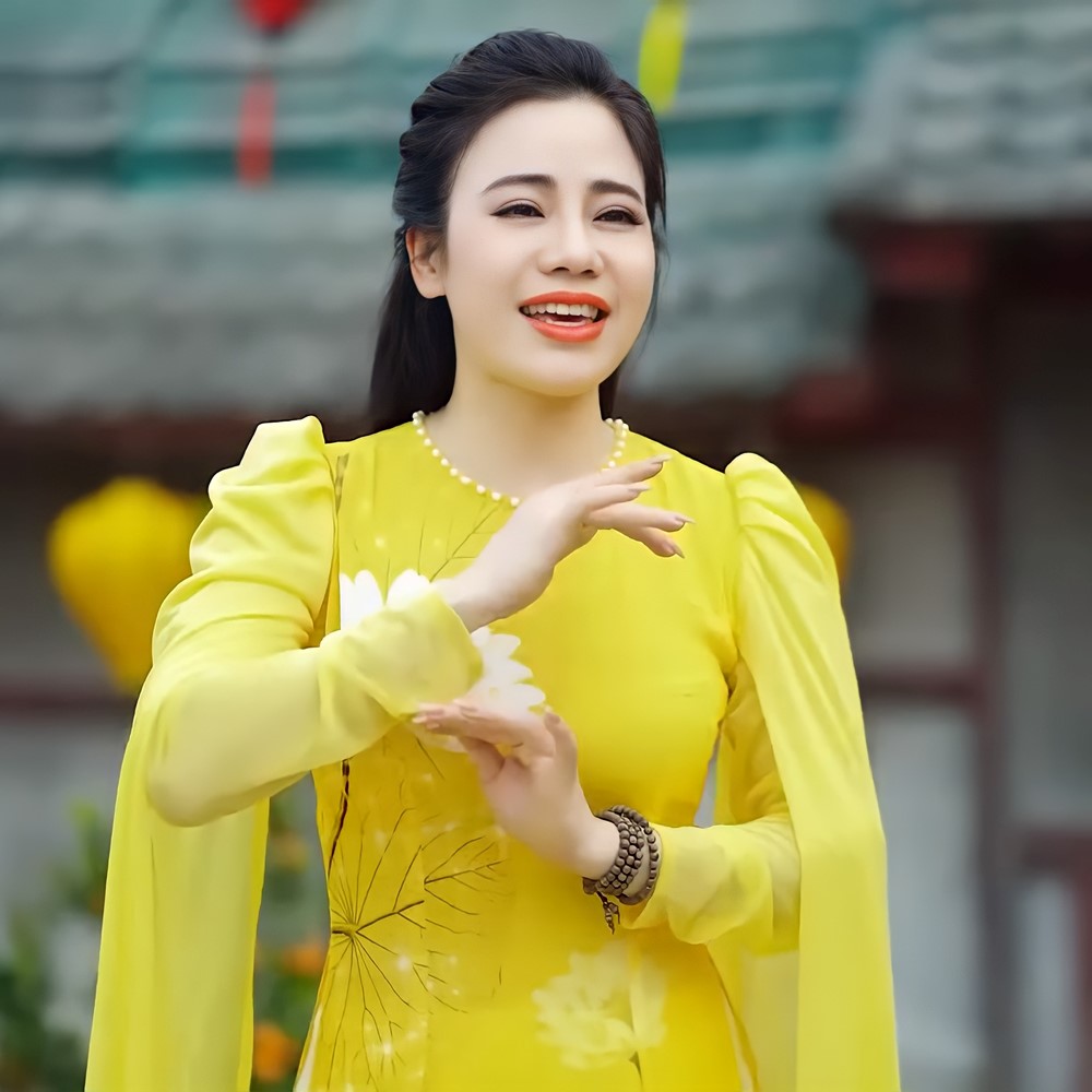 Nữ Trung tá quân đội quê Thái Bình mới 40 tuổi đã lên NSND, được mệnh danh là Hoa khôi làng chèo, đồng nghiệp xuất sắc của Đại tá Tự Long - ảnh 4