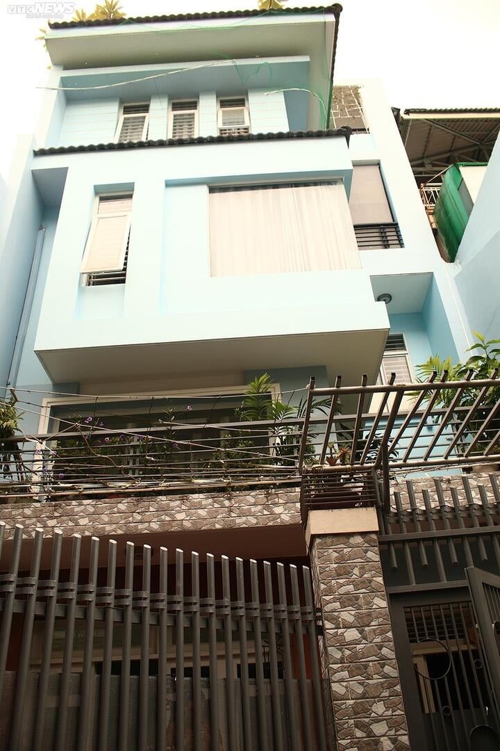 Nữ NSƯT là vợ của cố nhạc sĩ nổi tiếng cả nước, U100 sống cùng con gái trong căn nhà 30 tỷ, vẫn tự lái xe máy đi đóng phim - ảnh 3