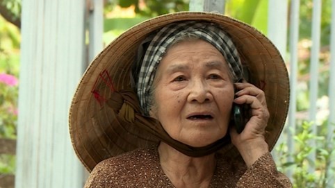 Nữ NSƯT là vợ của cố nhạc sĩ nổi tiếng cả nước, U100 sống cùng con gái trong căn nhà 30 tỷ, vẫn tự lái xe máy đi đóng phim - ảnh 1