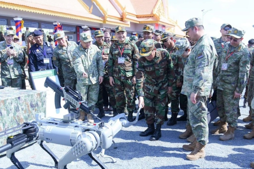 Hơn 2.000 binh sĩ, robot chiến đấu góp mặt: Campuchia và Trung Quốc tập trận chung lớn nhất từ trước đến nay  - ảnh 3