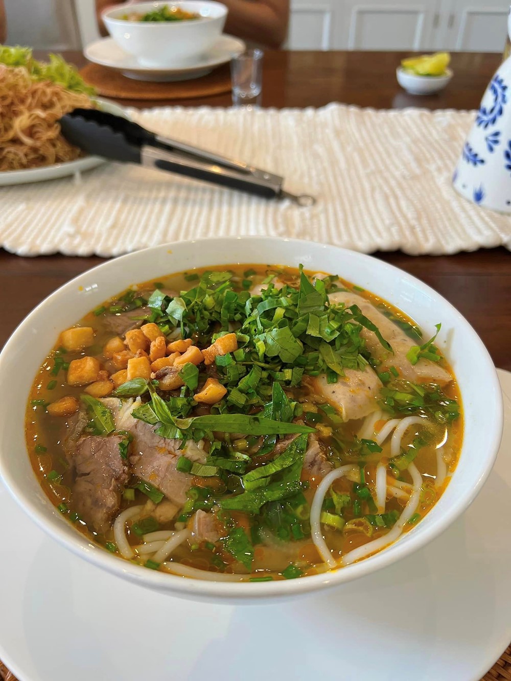 Nữ diễn viên gốc Tiền Giang từ bỏ hào quang làm dâu gia tộc 3.000 tỷ, sống trong biệt thự nguy nga như lâu đài nhưng đặc biệt mê món dân dã này - ảnh 7