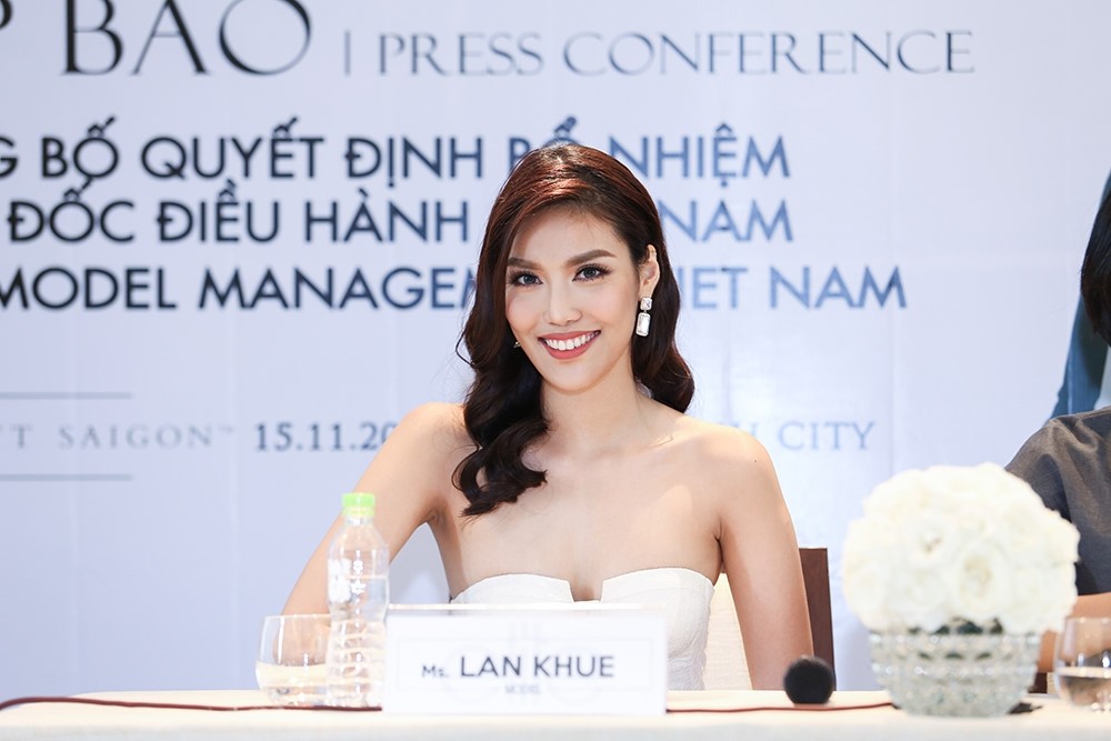 Cháu dâu gia tộc giàu có bậc nhất Việt Nam, là siêu mẫu nổi tiếng, gia thế hiển hách: Ông là Hiệu trưởng đầu tiên của Đại học Sư phạm TP. Hồ Chí Minh, bố mẹ Giáo sư - ảnh 4