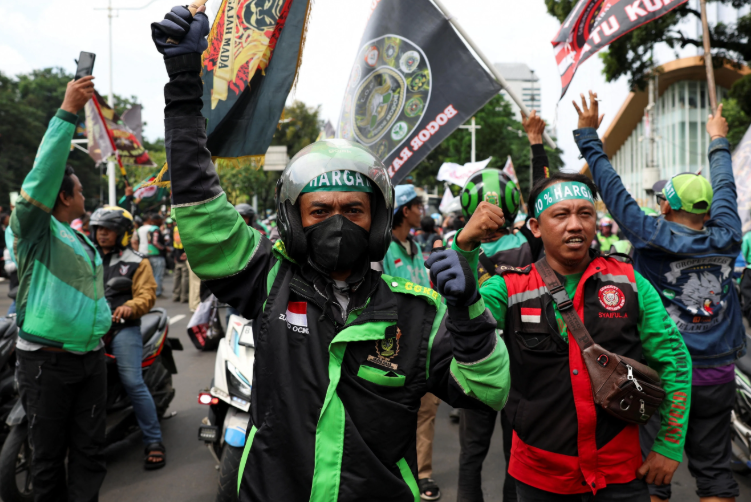 Nóng: 25.000 tài xế Grab, Shopee tắt app, biểu tình ở nền kinh tế lớn nhất Đông Nam Á - ảnh 2