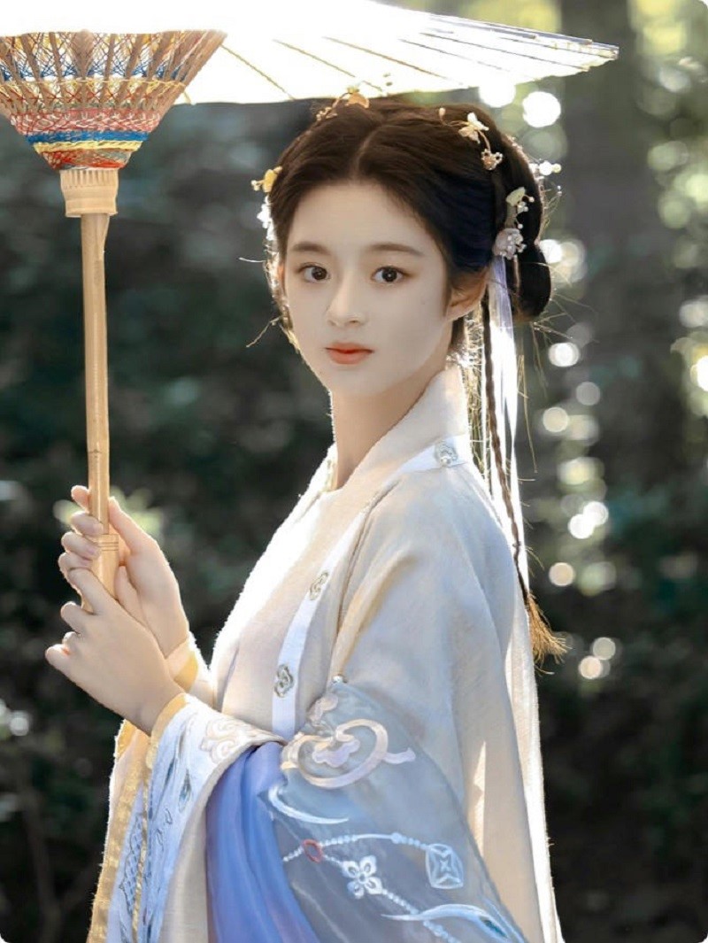 Khẩn cấp điều tra bố đẻ của mỹ nhân 17 tuổi đeo bông tai hơn 8 tỷ  - ảnh 3