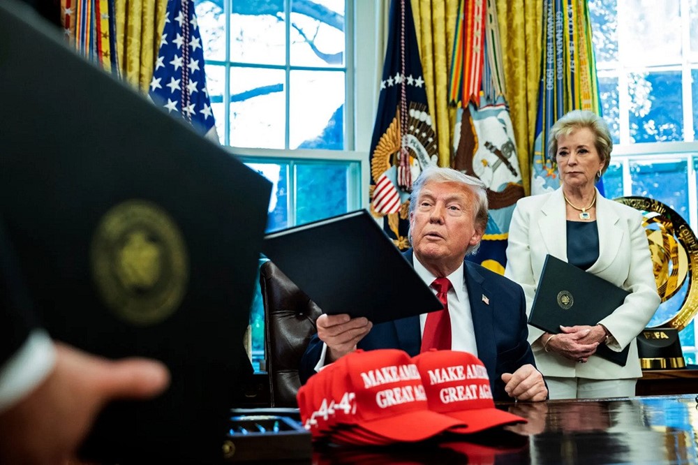 Điểm tin nóng 27/5: Ông Trump khiến dư luận bất ngờ vụ hoãn áp thuế 50% với EU, Vingroup đề xuất xây nhà máy điện gió 4,5 tỷ USD - ảnh 1