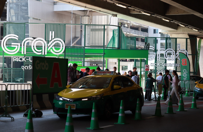 Grab và taxi truyền thống 'đại chiến', đòi phong tỏa sân bay thuộc top lớn nhất Đông Nam Á, chuyện gì đang xảy ra? - ảnh 2