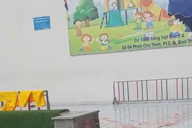 Cư dân chung cư 1050 phát hiện người đàn ông tử vong trên sân, công an lập tức điều tra - ảnh 1