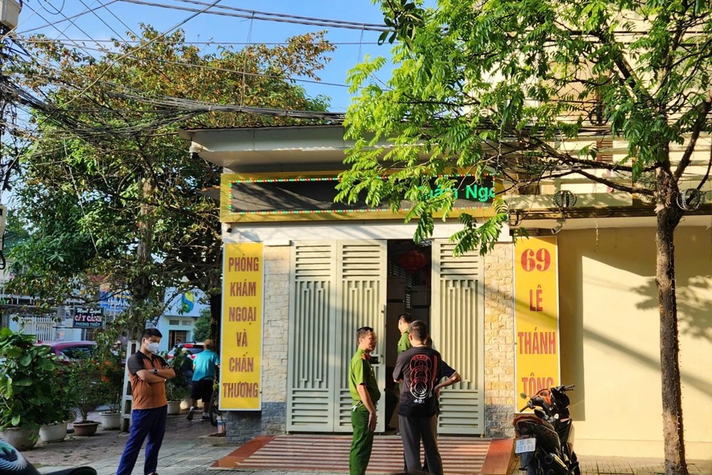 Đình chỉ phòng khám bác sĩ Dương Văn Thọ có bệnh nhân chết bất thường, Bộ Công an khám nghiệm tử thi - ảnh 1