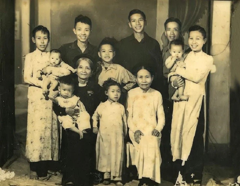 Gia đình Việt Nam có bà nội là đào chèo xuất chúng được nhận Huân chương lao động cao quý, cháu gái là NSND nổi tiếng cả nước - ảnh 1