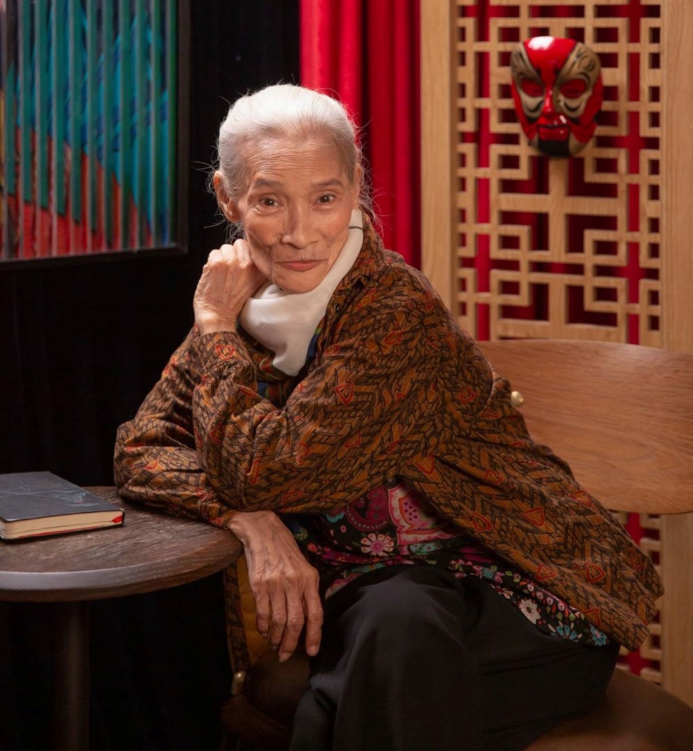 Nữ nghệ sĩ là 'quái kiệt' sân khấu cải lương đi diễn từ năm 4 tuổi, chồng xuất gia một mình bươn chải, U80 sống trong căn nhà 20m2 cùng 2 con và 4 cháu - ảnh 1