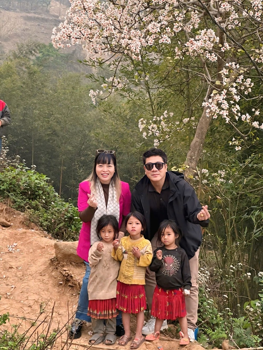 Tiến sĩ, NSND vừa được Bộ Văn hóa bổ nhiệm chức Giám đốc Học viện: Sở hữu giọng trầm 'hay nhất Việt Nam', U50 hạnh phúc bên vợ đồng môn cùng 2 con gái - ảnh 6