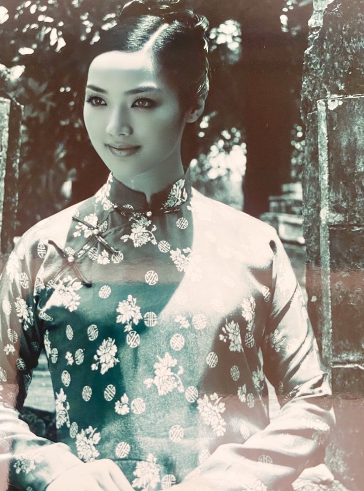 Mỹ nhân là nữ hoàng ảnh lịch, đội vương miện suốt ba thập kỷ, có bố đạo diễn, mẹ giảng viên, U60 sống vương giả trong biệt thự rộng 1.000m2  - ảnh 3