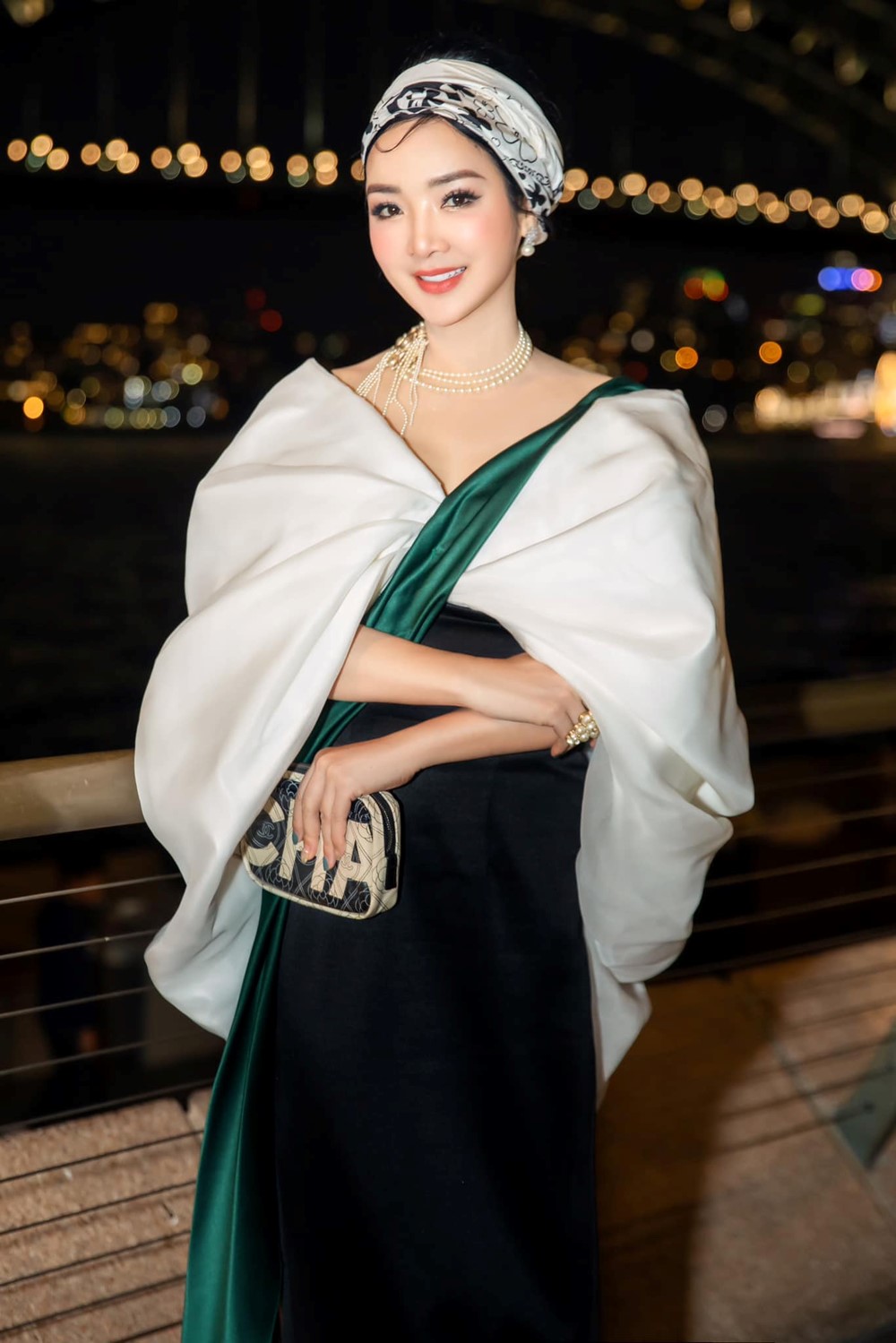 Mỹ nhân là nữ hoàng ảnh lịch, đội vương miện suốt ba thập kỷ, có bố đạo diễn, mẹ giảng viên, U60 sống vương giả trong biệt thự rộng 1.000m2  - ảnh 4