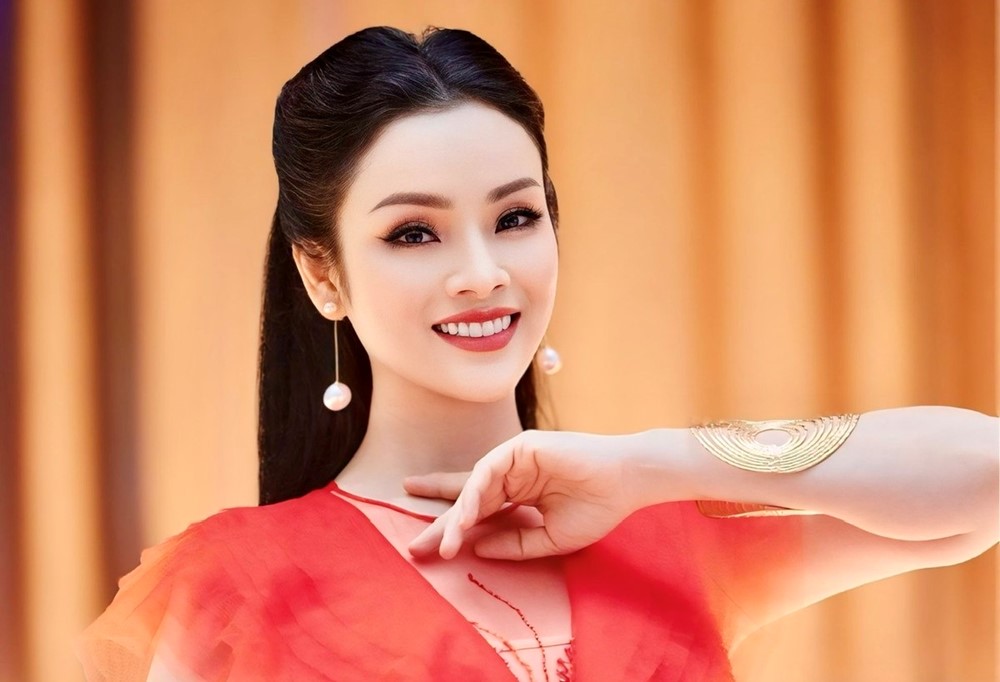 NSƯT là Trưởng khoa, Tiến sĩ âm nhạc trẻ nhất Việt Nam được phong 'Nữ hoàng nhạc dân gian', tuổi 43 hạnh phúc bên chồng PGS.TS, Viện trưởng - ảnh 4