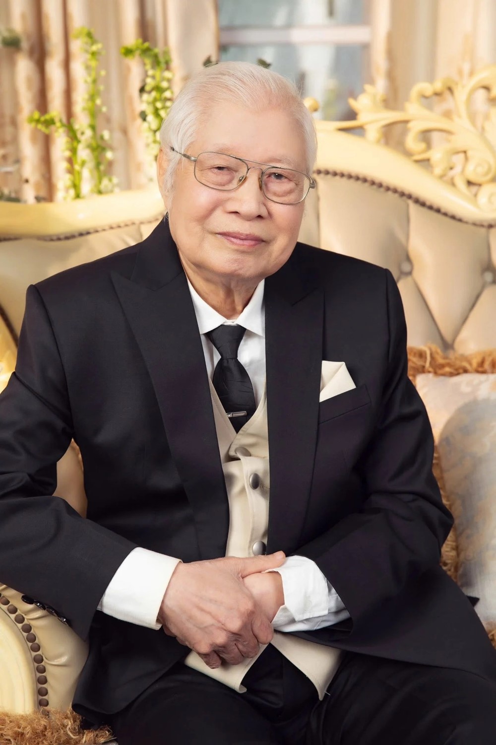 Nữ NSND nổi tiếng cả nước được phong 'Nữ tướng làng kịch': Có bố từng du học Liên Xô, là Tiến sĩ, Phó Giáo sư, Phó Chủ tịch - ảnh 1