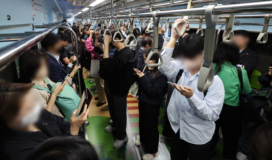 Tuyến tàu điện ngầm đông nhất Seoul bị 'ném đá' vì điều hòa, nhận hơn 280.000 đơn khiếu nại - ảnh 1