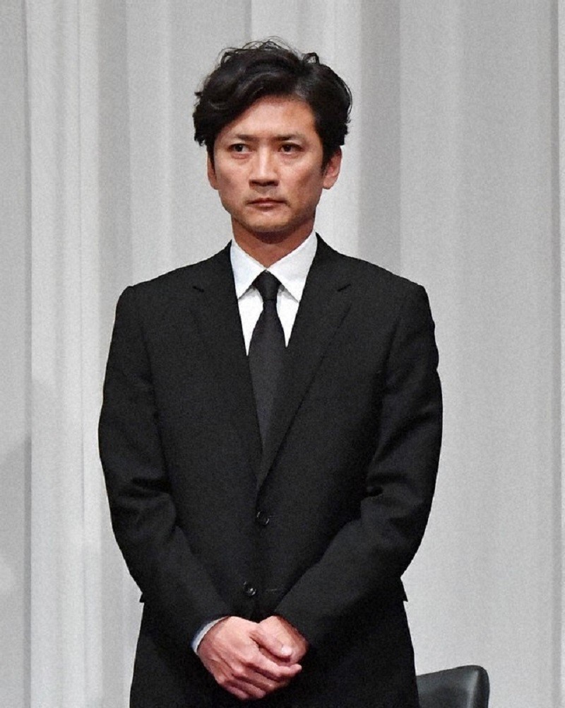 Đình chỉ nam ca sĩ nổi tiếng sinh năm 1974 vì ép nhân viên gửi ảnh nóng - ảnh 2