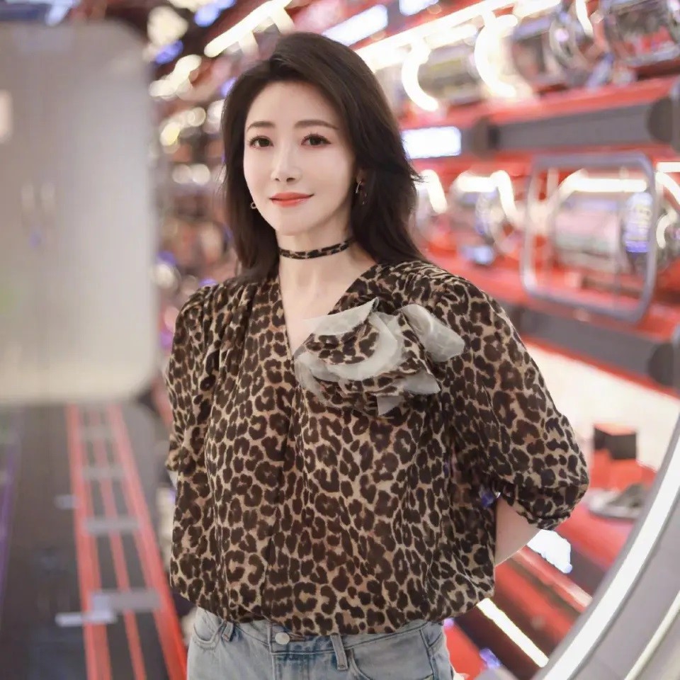 Nữ diễn viên từng vướng bê bối tiểu tam, 19 năm sau tái xuất ngoạn mục, U50 được chồng kém 9 tuổi yêu chiều như công chúa - ảnh 8