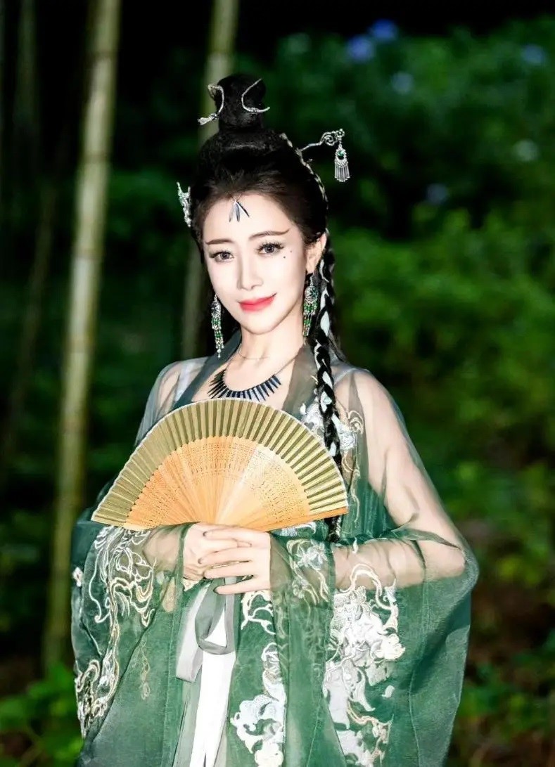 Nữ diễn viên từng vướng bê bối tiểu tam, 19 năm sau tái xuất ngoạn mục, U50 được chồng kém 9 tuổi yêu chiều như công chúa - ảnh 3