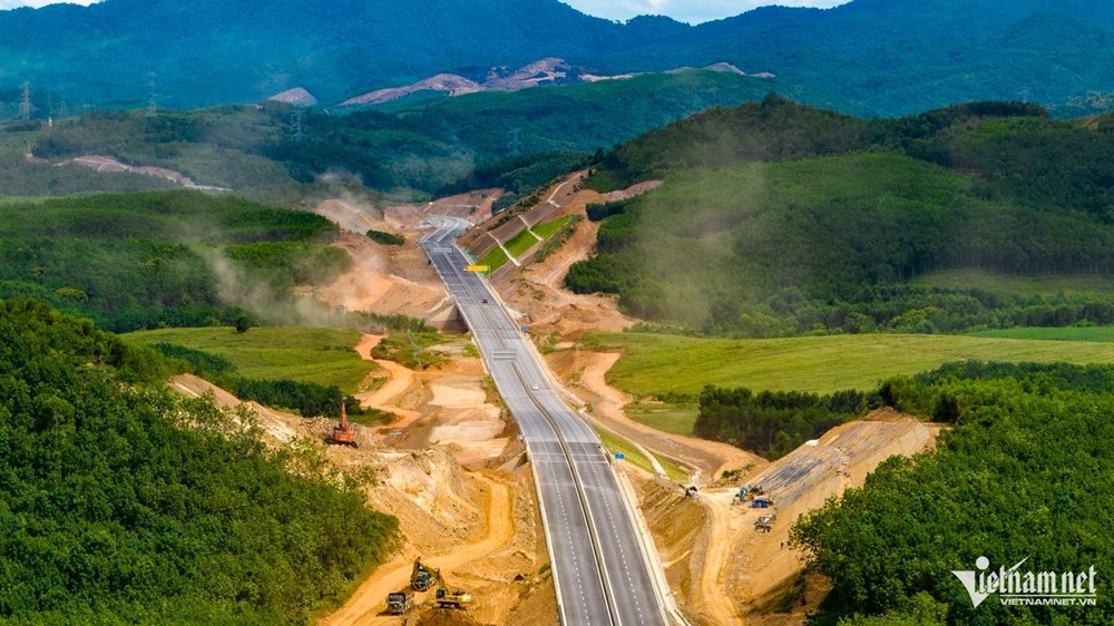 Chiêm ngưỡng cao tốc 10.000 tỷ sắp thông xe của Việt Nam - ảnh 4