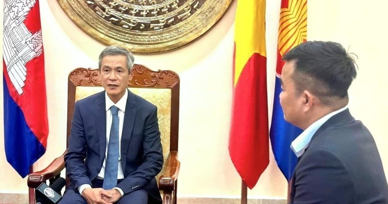 Việt Nam tăng tốc chiếm lĩnh thị trường Campuchia, mục tiêu thương mại 20 tỷ USD nằm trong tầm tay - ảnh 1