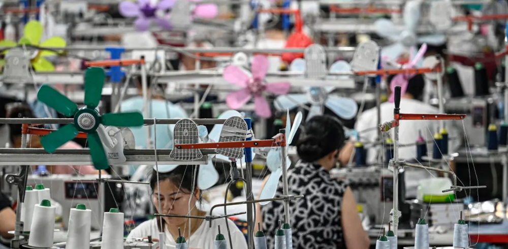 Người dân hạn chế chi tiêu, việc làm tại nhà máy sụt giảm: Chuyện gì đã xảy ra tại nền kinh tế lớn thứ hai thế giới?  - ảnh 1