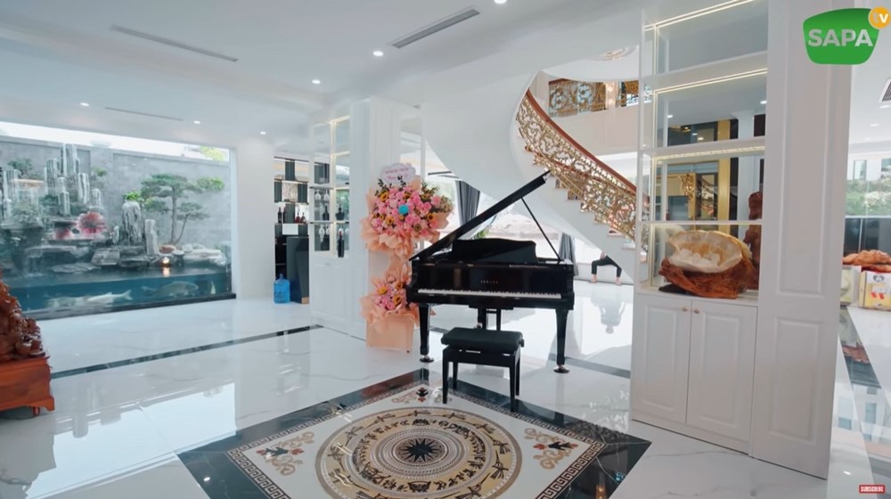 Youtuber Việt Nam tuổi 39 sở hữu nhà hàng 100 tỷ, dinh thự 1.250m2, chủ công ty vốn điều lệ 50 tỷ: Kiếm tiền thế nào? - ảnh 2