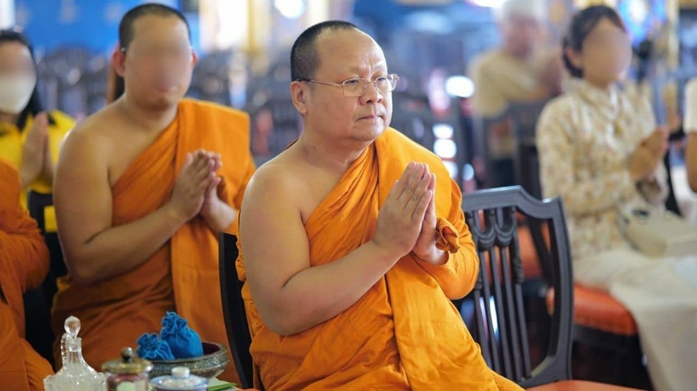 Sư trụ trì đột ngột hoàn tục và xuất ngoại, bị tình nhân tống tiền hơn 6 tỷ đồng - ảnh 1