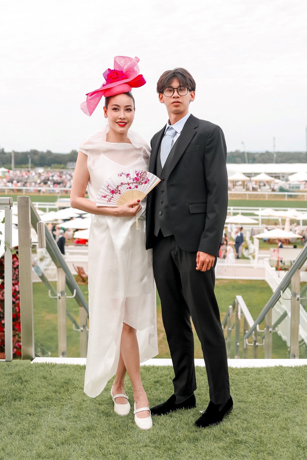 Hoa hậu trẻ nhất lịch sử Việt Nam dự sự kiện quyền quý top 1 nước Anh - ảnh 2