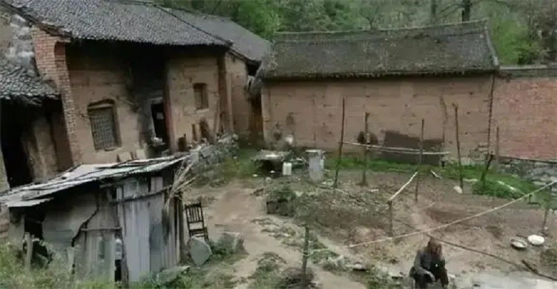 Nam sinh giỏi nhất tỉnh thi đại học lại xếp cuối bảng, xem video giám sát thấy chỉ nộp 3 tờ giấy trắng, biết lý do đằng sau ai cũng bật khóc - ảnh 3