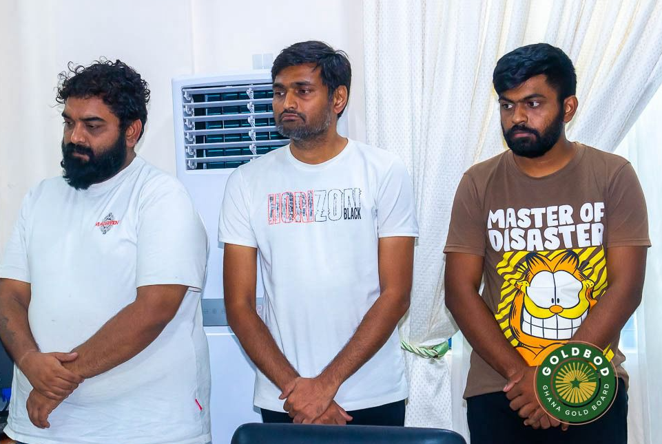 Đột kích nhà riêng của 3 người đàn ông khả nghi, tịch thu hơn 4 cân vàng, gần 5 tỷ đồng tiền mặt - ảnh 1