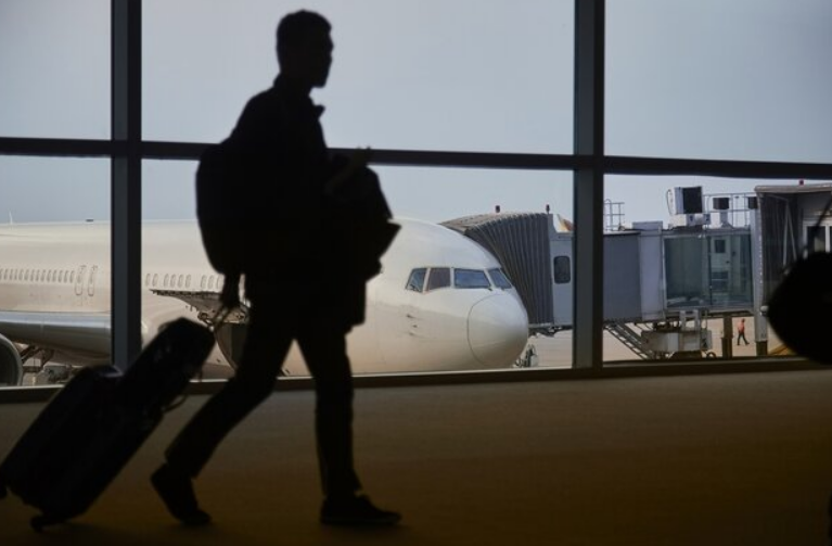 Hàng triệu người dân được khuyến cáo ở nhà, hạn chế ra ngoài: Chuyện gì đã xảy ra tại nền kinh tế lớn nhất thế giới? - ảnh 1