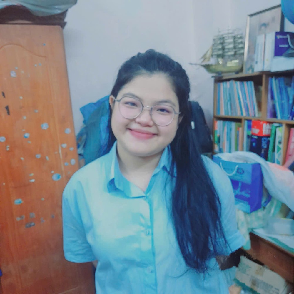 Nữ sinh 'ẵm' 3 điểm 10 khối A00: Từng là thủ khoa đầu vào của trường, được kết nạp Đảng khi mới học cấp 3 - ảnh 1