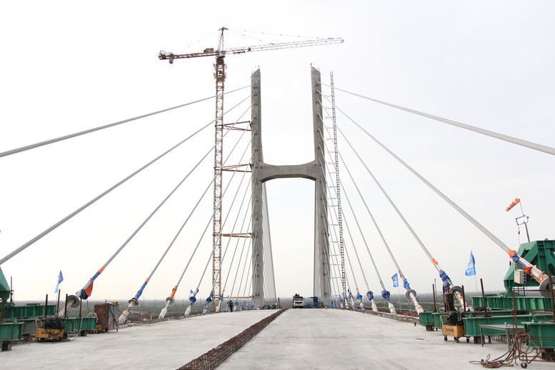 Đề nghị hạn chế xe gắn máy đi qua cầu dây văng 7.000 tỷ  - ảnh 2