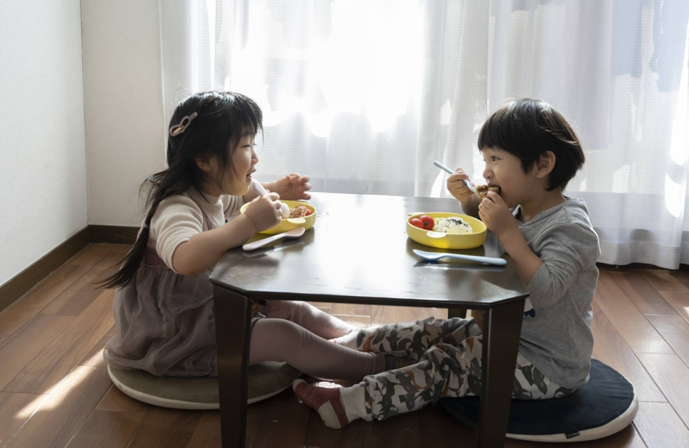 Nền kinh tế lớn thứ 4 thế giới lung lay: Người dân ngậm ngùi chịu cảnh lương thấp, nhiều trẻ em chỉ ăn 2 bữa/ngày - ảnh 1