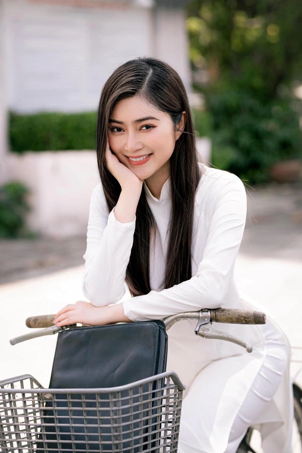 Nữ diễn viên nổi tiếng miền Tây Nam Bộ, gia tài hơn 50 bộ phim ăn khách, có chồng bằng tuổi là ca sĩ trăm triệu view, đi hát hội chợ khắp Việt Nam - ảnh 1