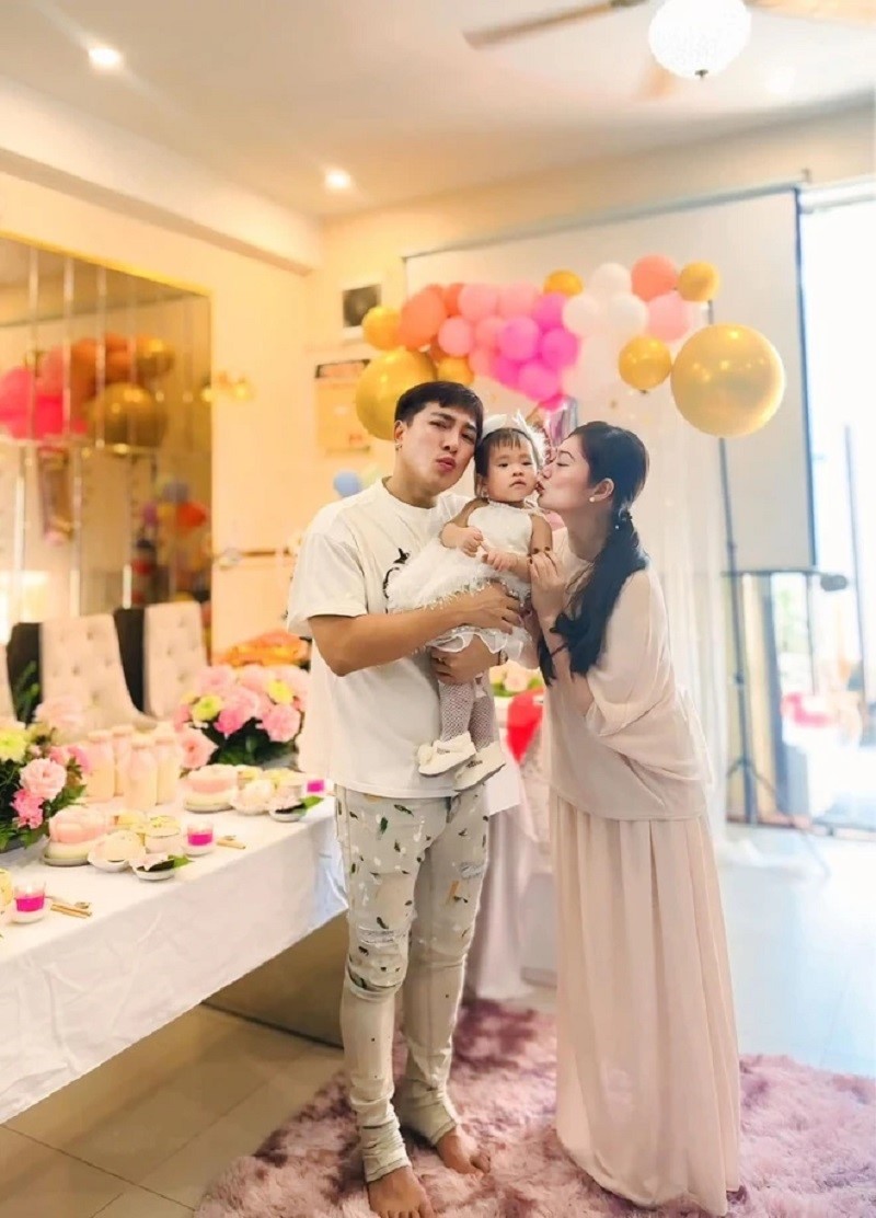 Nữ diễn viên nổi tiếng miền Tây Nam Bộ, gia tài hơn 50 bộ phim ăn khách, có chồng bằng tuổi là ca sĩ trăm triệu view, đi hát hội chợ khắp Việt Nam - ảnh 4