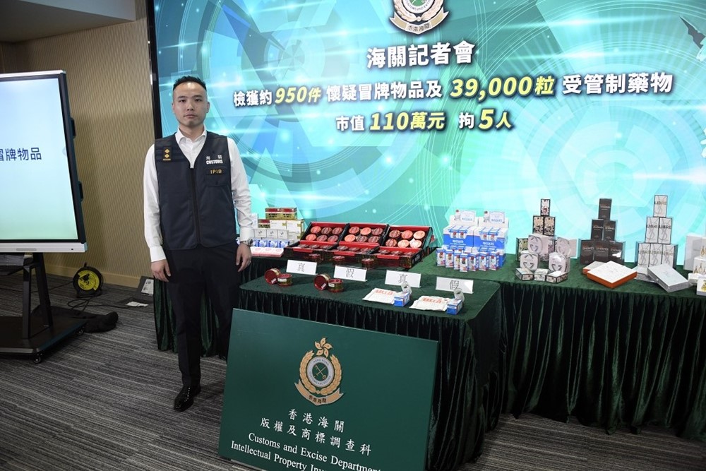 Đột kích 3 trung tâm thương mại lớn, bắt giữ Giám đốc và bốn nhân viên, tịch thu 40.000 lọ thuốc giả trị giá gần 4 tỷ đồng - ảnh 2