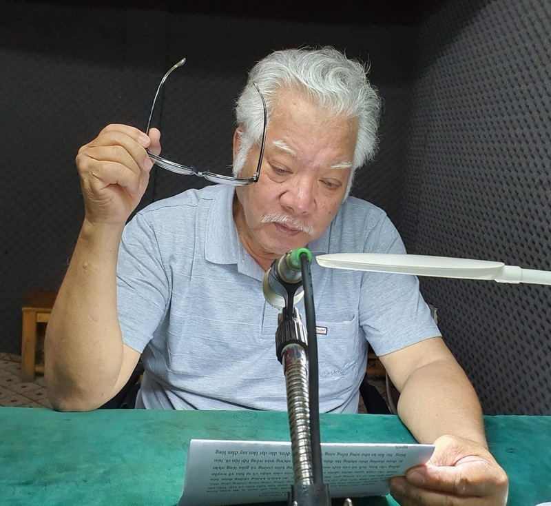 Nam NSND là giọng đọc vàng từng được trò chuyện với Đại tướng Võ Nguyên Giáp, có cha là nhà thơ nổi tiếng, chị NSƯT cùng 3 cháu gái đều là 'đại mỹ nhân' - ảnh 1