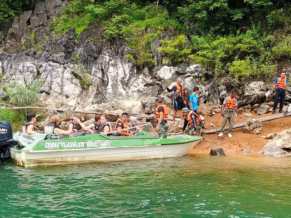 Lật thuyền bất ngờ khiến 1 nữ hướng dẫn viên thiệt mạng, 16 du khách nước ngoài thoát chết trong gang tấc - ảnh 5