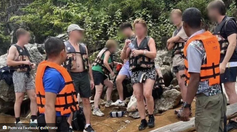 Lật thuyền bất ngờ khiến 1 nữ hướng dẫn viên thiệt mạng, 16 du khách nước ngoài thoát chết trong gang tấc - ảnh 1