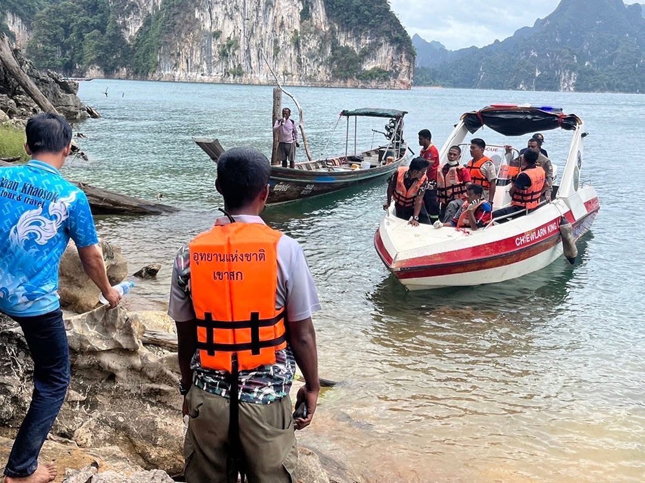 Lật thuyền bất ngờ khiến 1 nữ hướng dẫn viên thiệt mạng, 16 du khách nước ngoài thoát chết trong gang tấc - ảnh 6