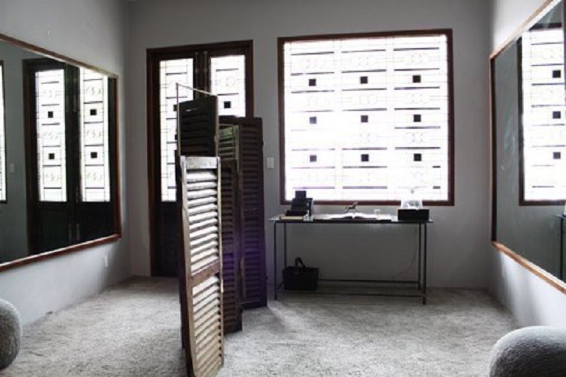 Bên trong ngôi nhà của NTK Nguyễn Công Trí vừa bị bắt - ảnh 3