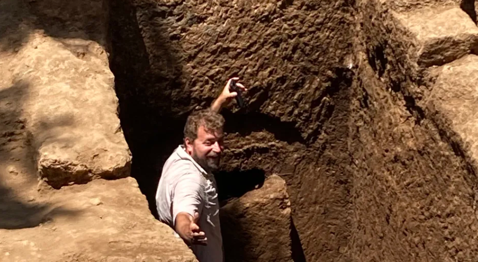 Phát hiện ngôi mộ cổ nguyên vẹn sau 2.600 năm, hơn 100 báu vật  - ảnh 2