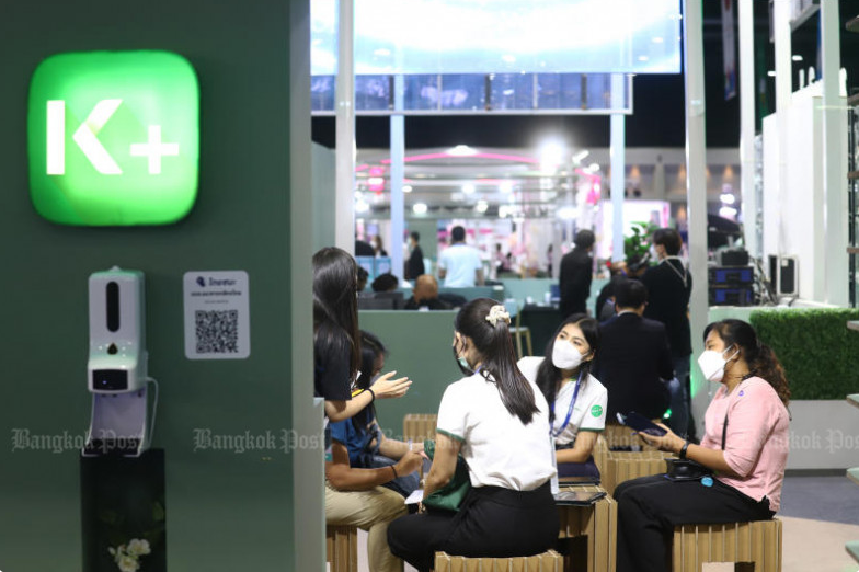 Nền kinh tế lớn thứ 2 Đông Nam Á lung lay: Ngành trụ cột lao dốc, hệ thống ngân hàng chịu 'gánh nặng ngàn cân' - ảnh 1