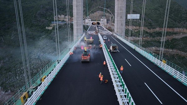 Sắp khánh thành cây cầu 7.300 tỷ đồng, cao nhất thế giới - ảnh 2