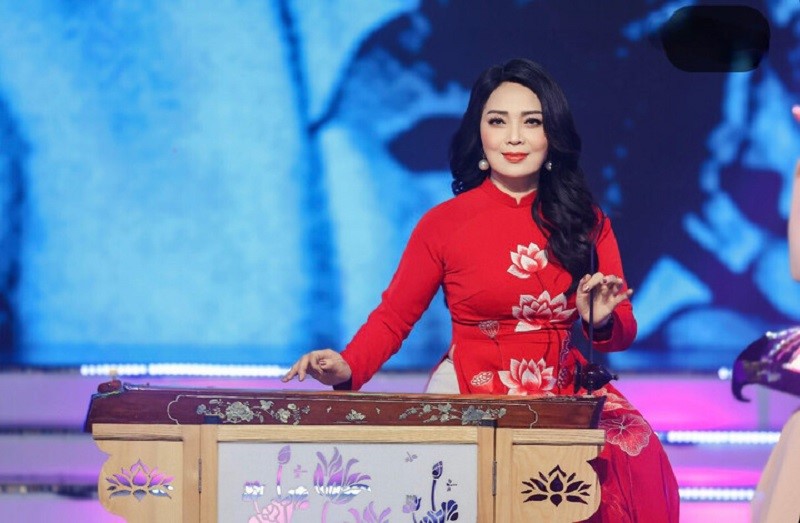 Nữ ca sĩ nổi tiếng nhờ ca khúc 'Thời hoa đỏ', ngày trẻ đi diễn khắp mặt trận biên giới phía Bắc, đại diện Việt Nam thi hát ở Triều Tiên, U70 sống hạnh phúc bên chồng NSƯT  - ảnh 1