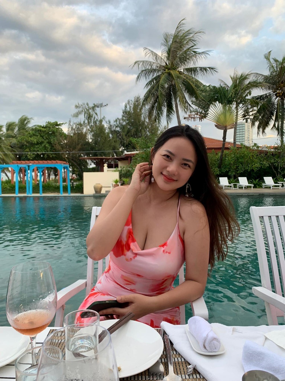 Mỹ nhân Cà Mau khiến doanh nhân BĐS 63 tuổi 'mê như điếu đổ', sang tên tài sản trăm tỷ, tặng đất 500m2 - ảnh 5